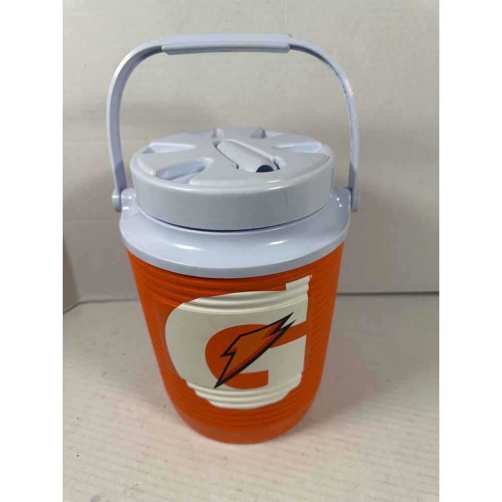 Gatorade Rubbermaid 1/2 Gallon Insulated Water Jug Orange White Flip Spout‎ 156A